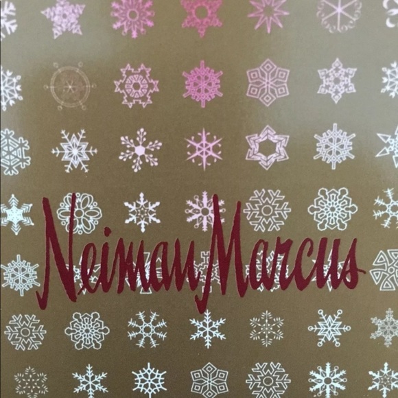 Neiman 2005 Christmas Catalogue Magazine Book - Picture 4 of 4